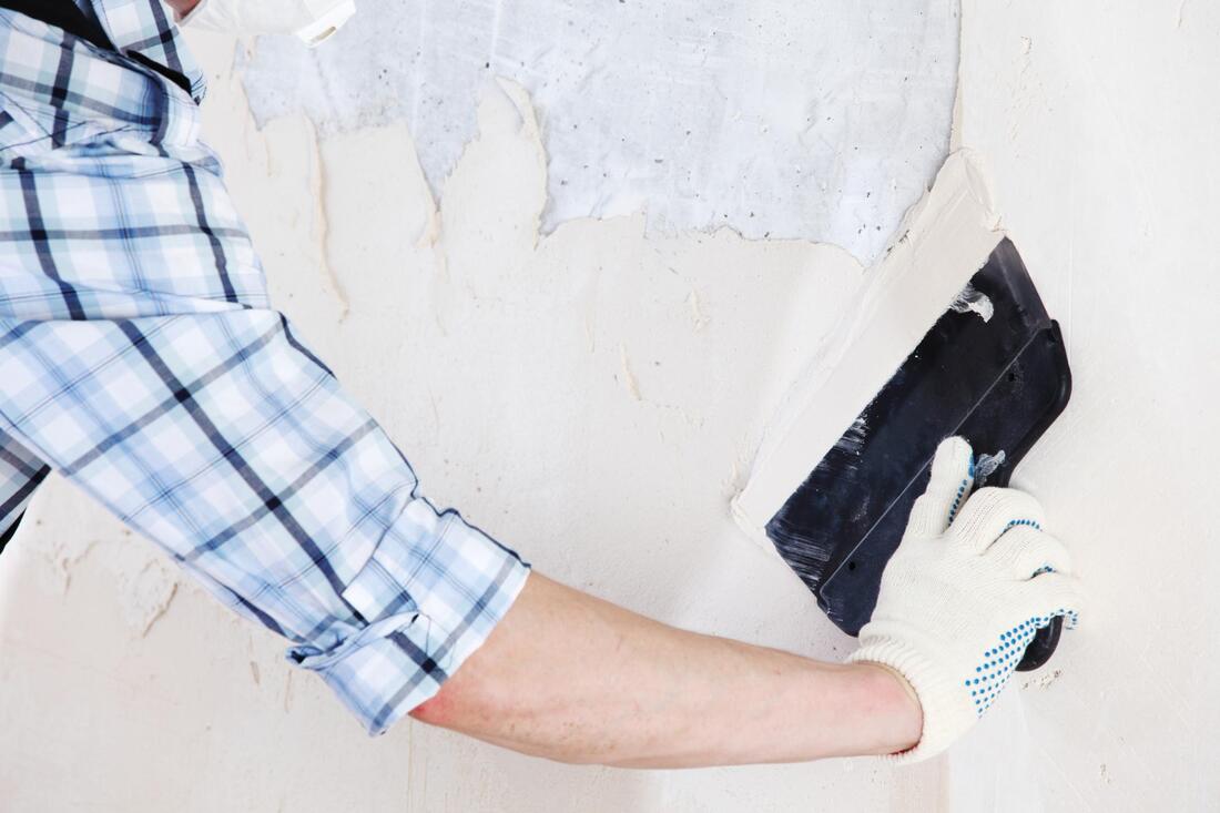 professional plaster repair service 